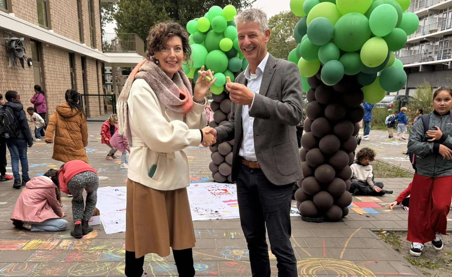 Tweede Kamerlid Marleen Haage bezoekt Krijt voor Kracht-actie bij BMK-lid Dak kindercentra